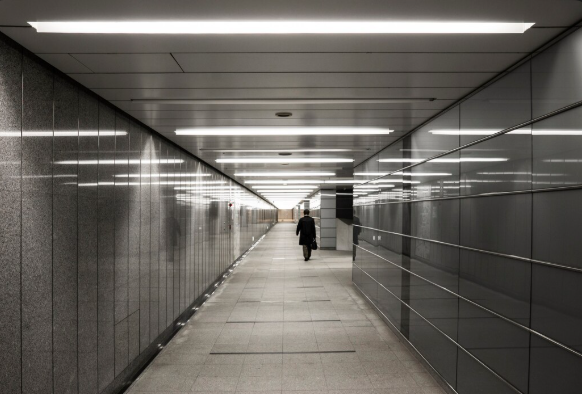 Sistemas de Iluminação de Emergência: Garantindo Segurança e Eficiência em Situações Urgentes